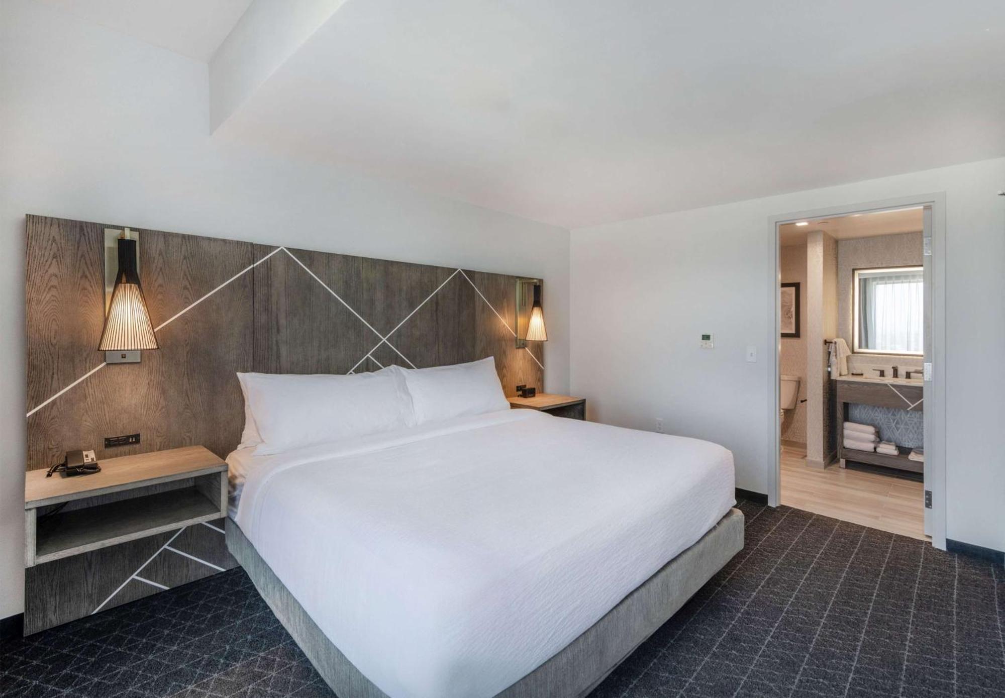 Embassy By Hilton Downtown 4*