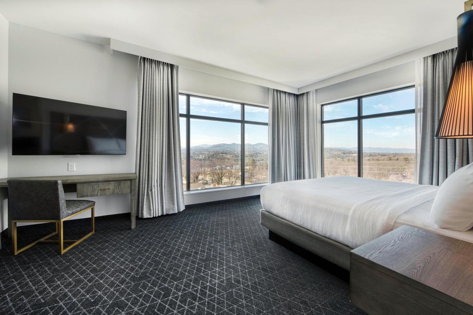 Embassy By Hilton Downtown 4*