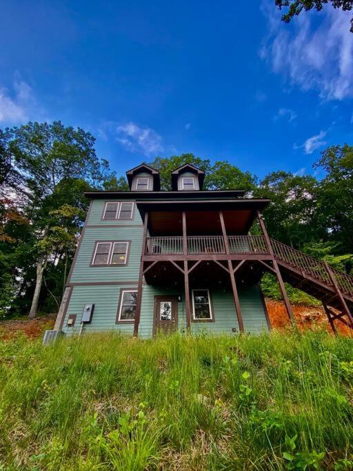 Mountain Views, Hottub, Minutes To Downtown! Holiday home *