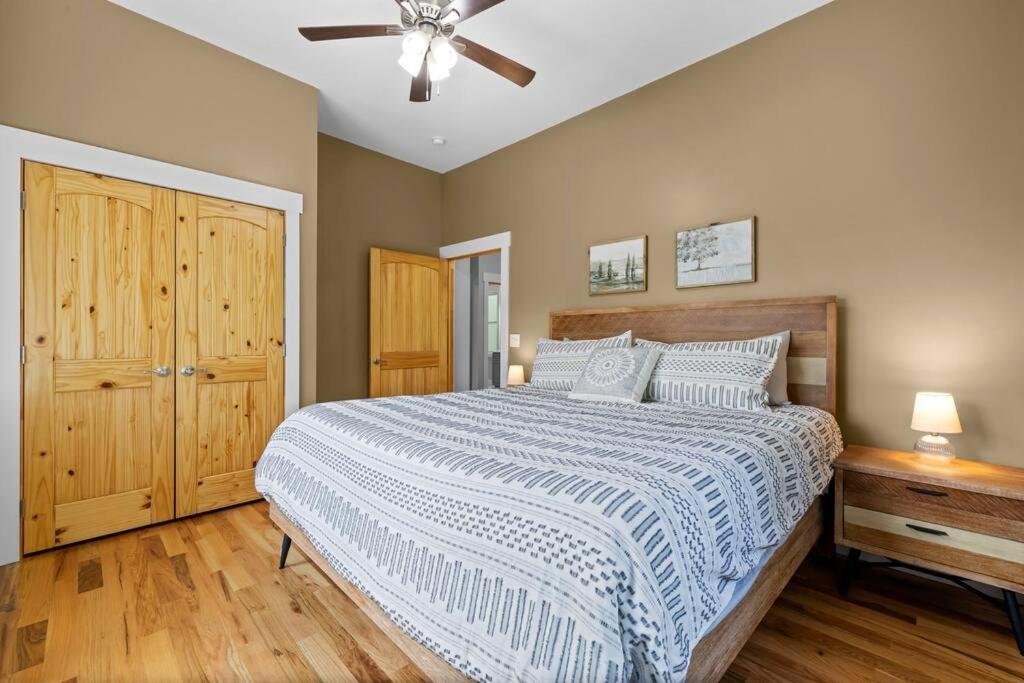 Mountain Views, Hottub, Minutes To Downtown! *