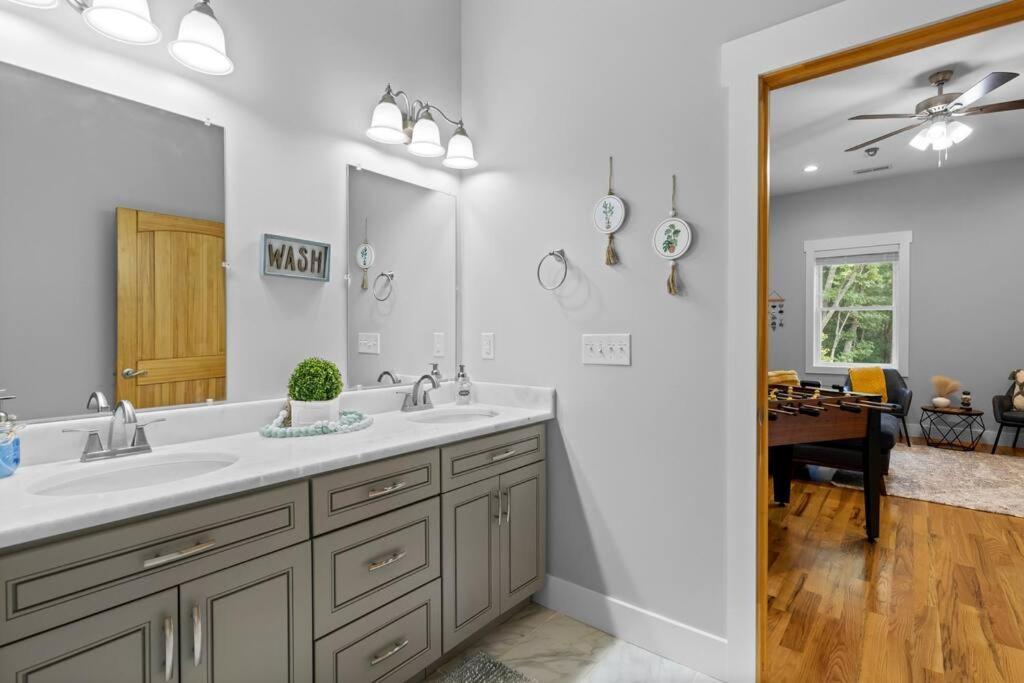 Mountain Views, Hottub, Minutes To Downtown! * Asheville