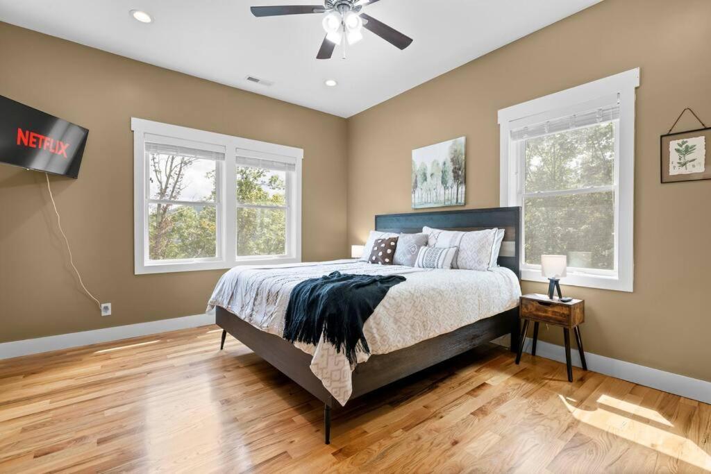 Mountain Views, Hottub, Minutes To Downtown! Holiday home Asheville