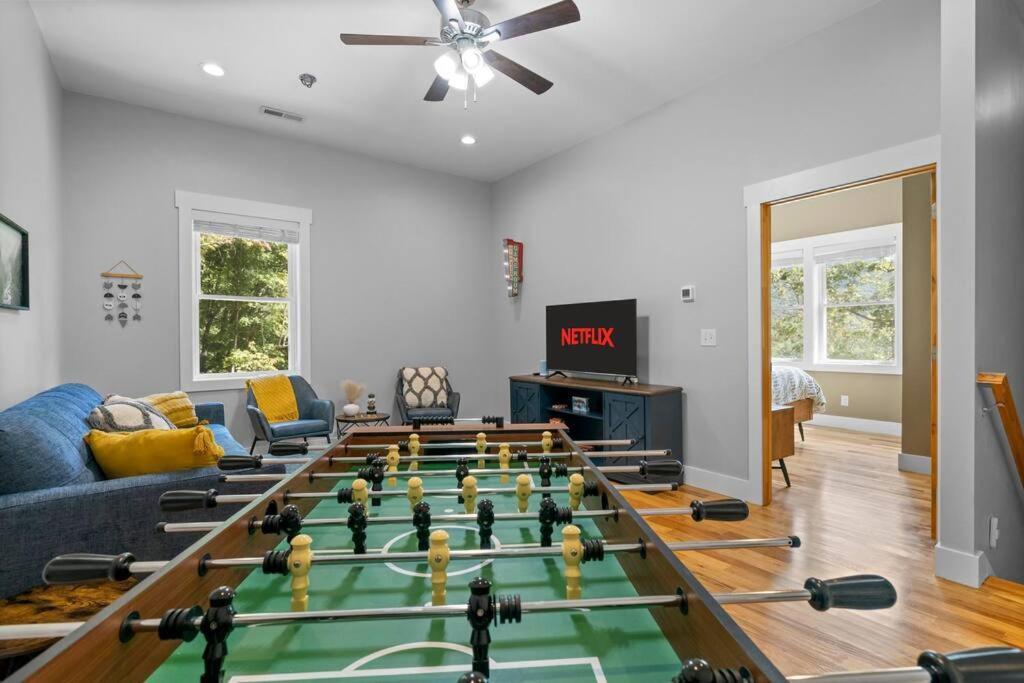 Mountain Views, Hottub, Minutes To Downtown! Holiday home