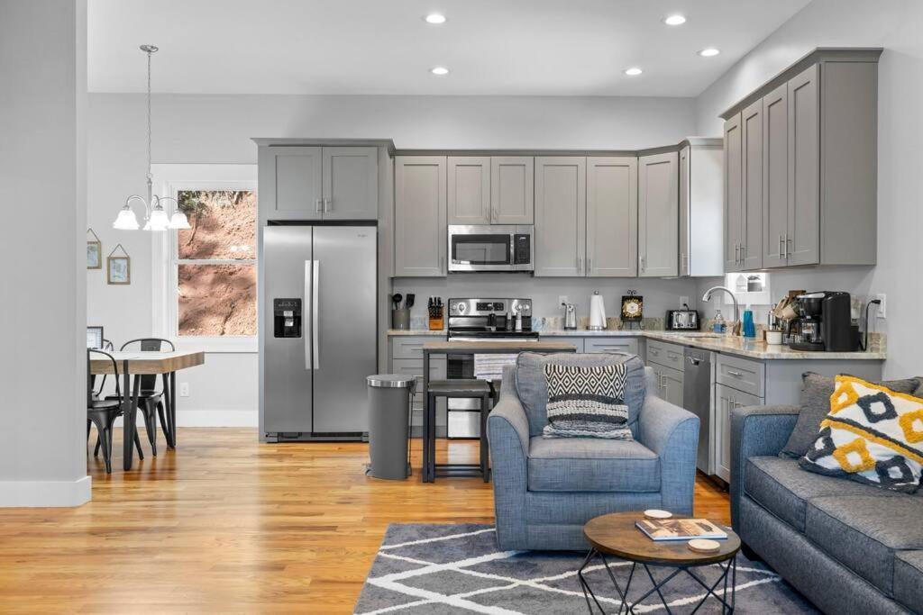 Holiday home Mountain Views, Hottub, Minutes To Downtown! Asheville