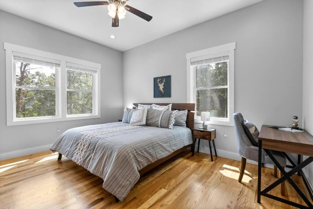 Mountain Views, Hottub, Minutes To Downtown! Holiday home Asheville