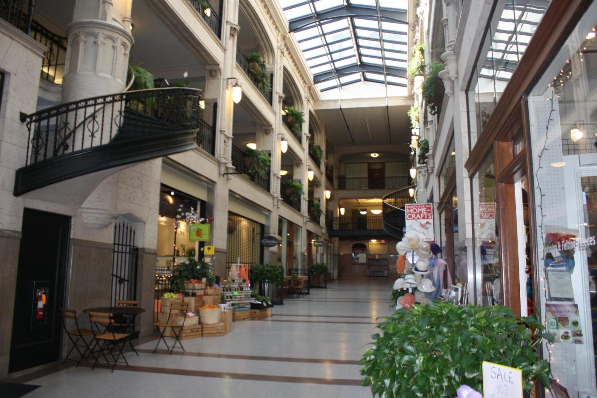 Hotel Country & By Radisson, At Outlet Mall, Nc Asheville