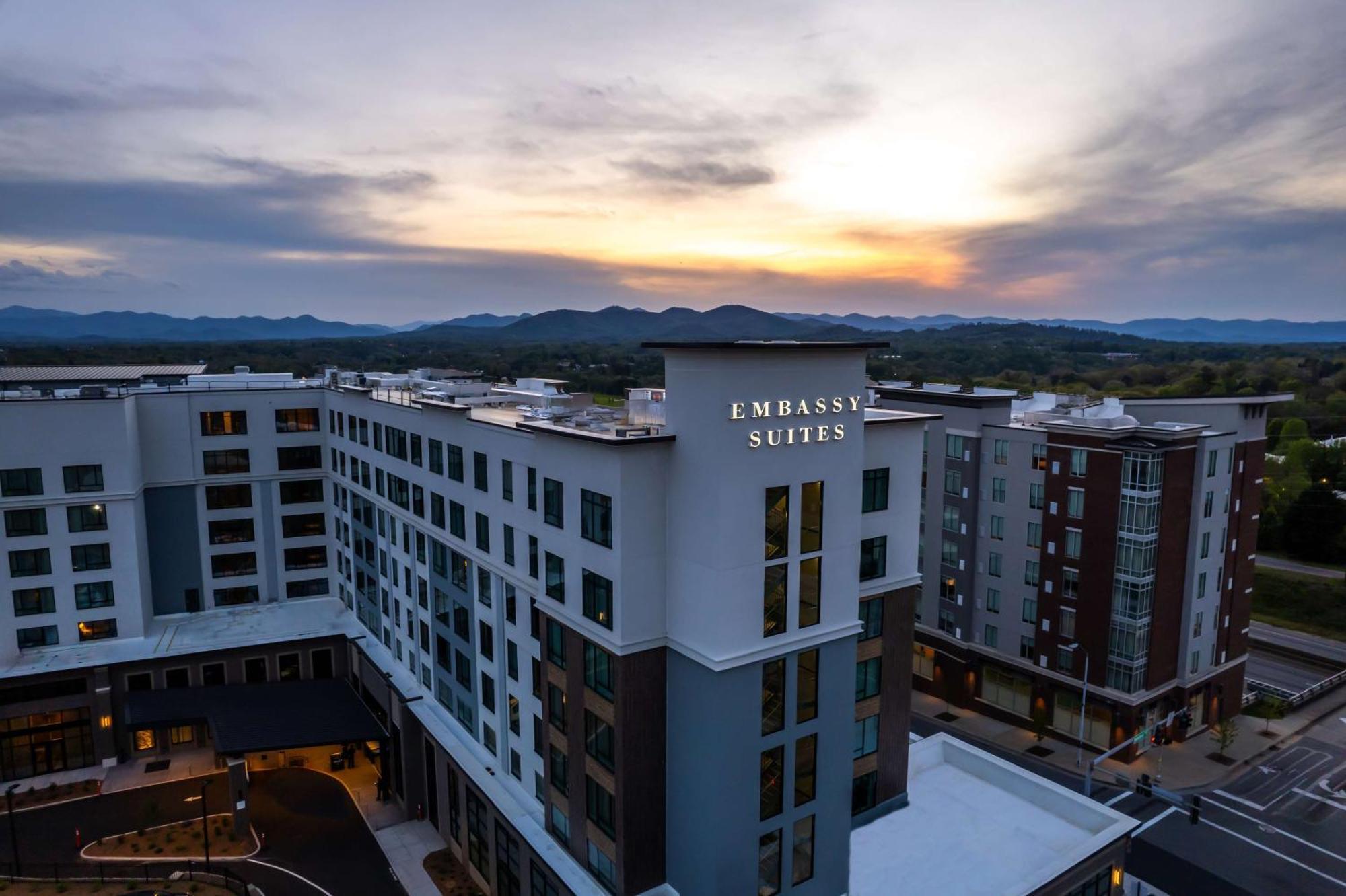 Hotel Embassy By Hilton Downtown 4*