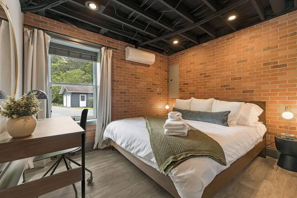Sunroom, Game Room, Hot Tub, Sauna, 15min To Avl