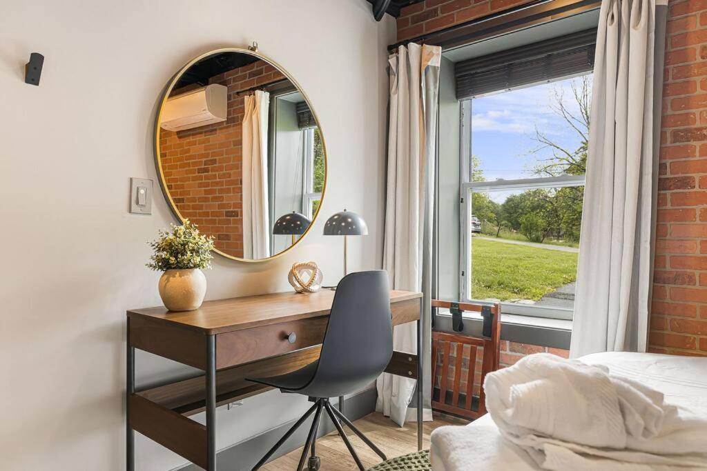 Sunroom, Game Room, Hot Tub, Sauna, 15min To Avl