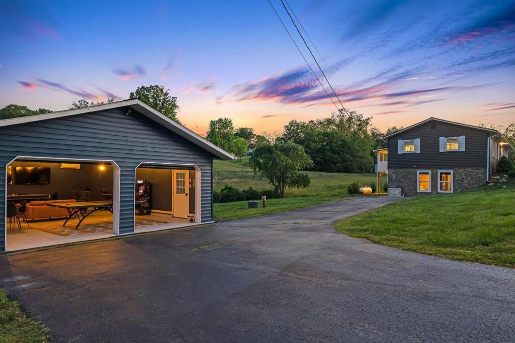 Sunroom, Game Room, Hot Tub, Sauna, 15min To Avl Holiday home *