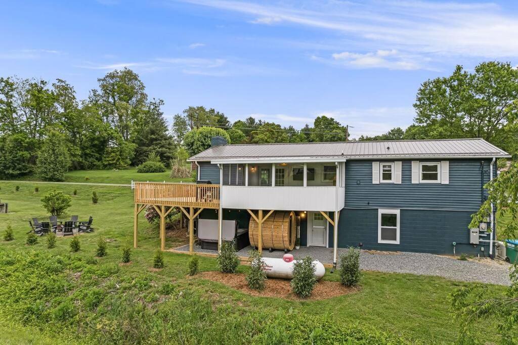 Holiday home Sunroom, Game Room, Hot Tub, Sauna, 15min To Avl *