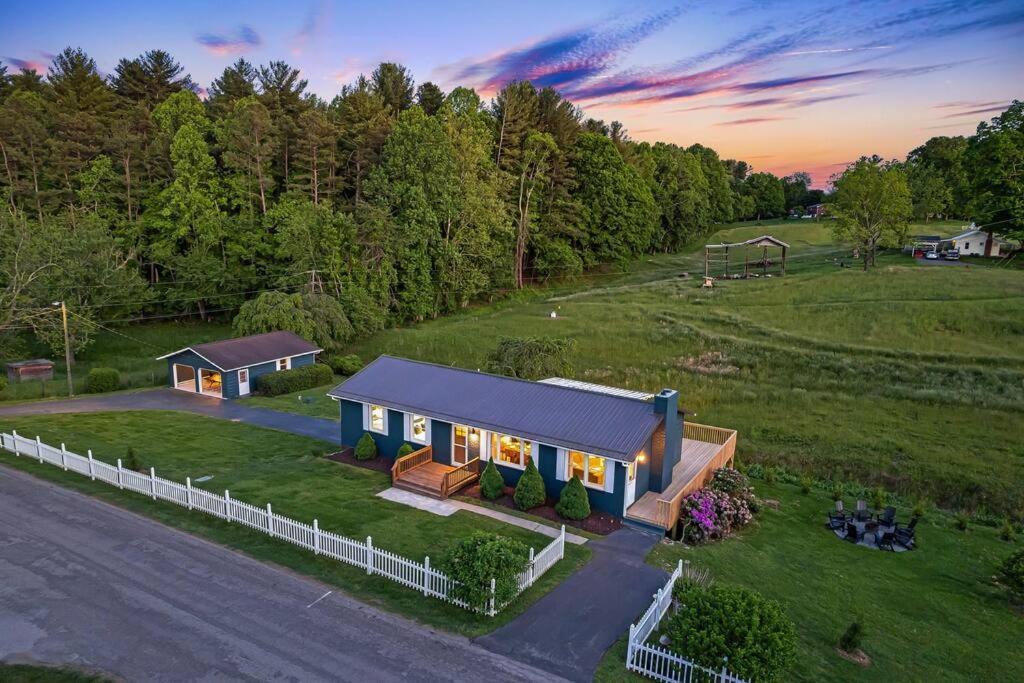 Sunroom, Game Room, Hot Tub, Sauna, 15min To Avl Holiday home *