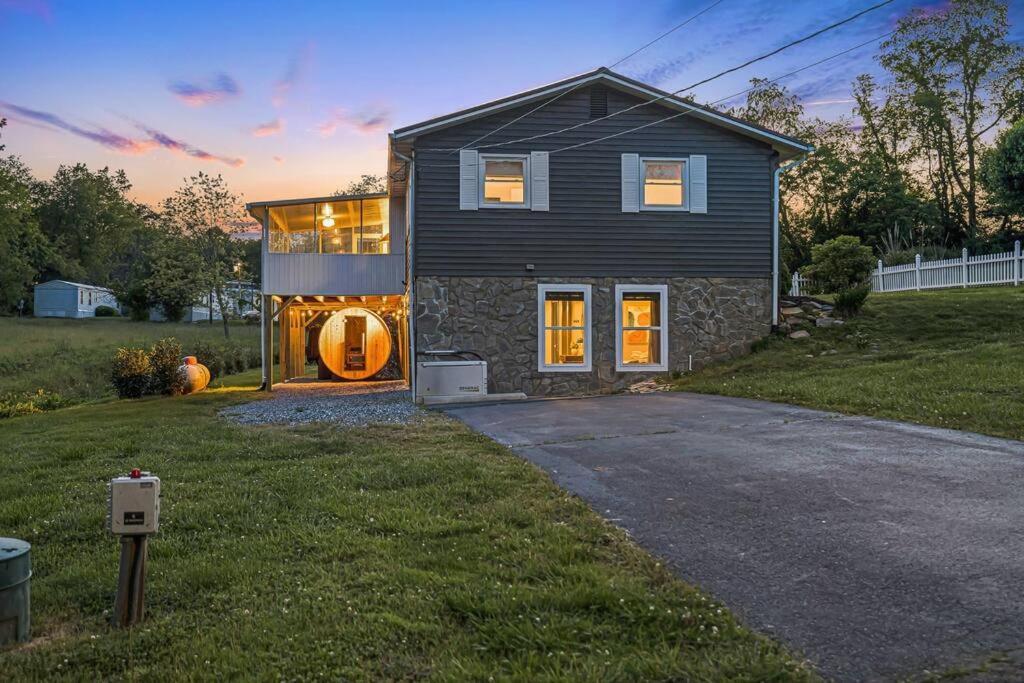 Sunroom, Game Room, Hot Tub, Sauna, 15min To Avl *