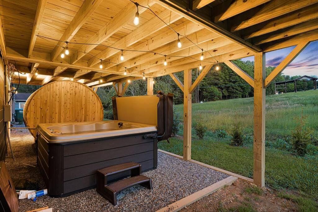Sunroom, Game Room, Hot Tub, Sauna, 15min To Avl