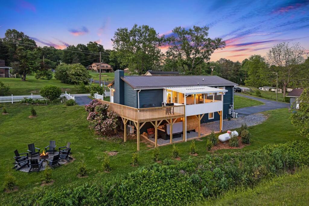 Sunroom, Game Room, Hot Tub, Sauna, 15min To Avl Holiday home *