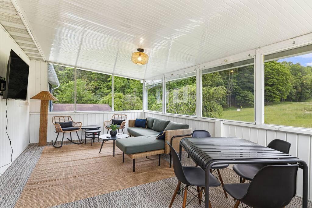 Sunroom, Game Room, Hot Tub, Sauna, 15min To Avl Holiday home