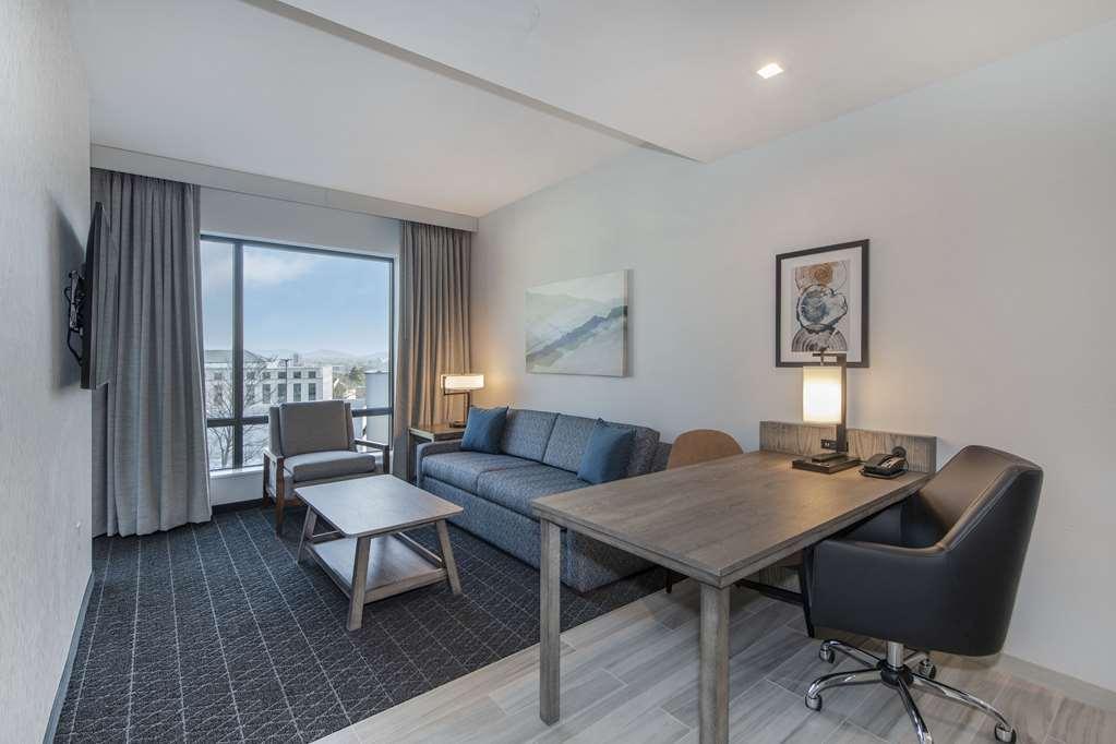 Hotel Embassy By Hilton Downtown