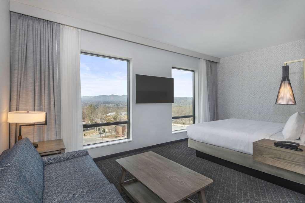 Embassy By Hilton Downtown * Asheville