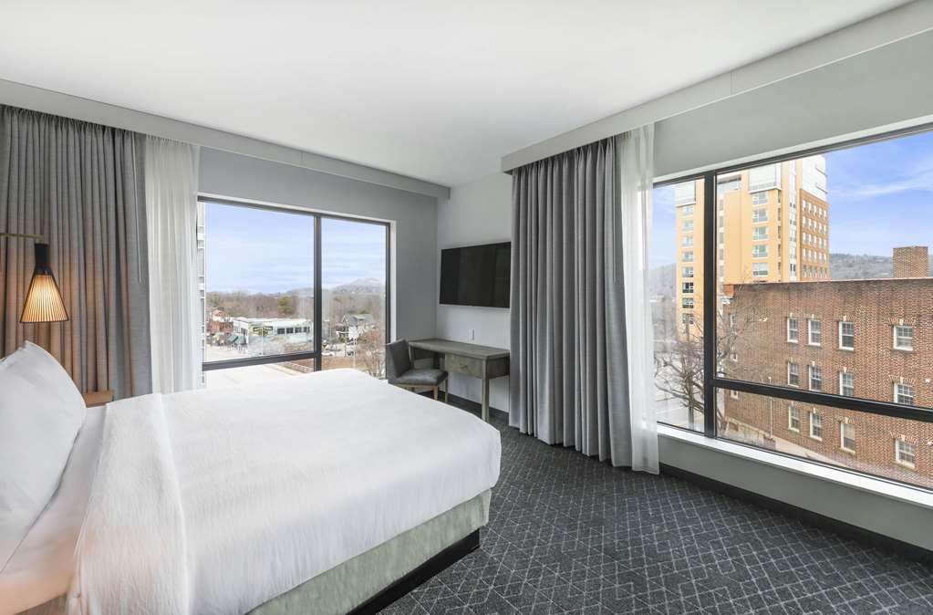Hotel Embassy By Hilton Downtown