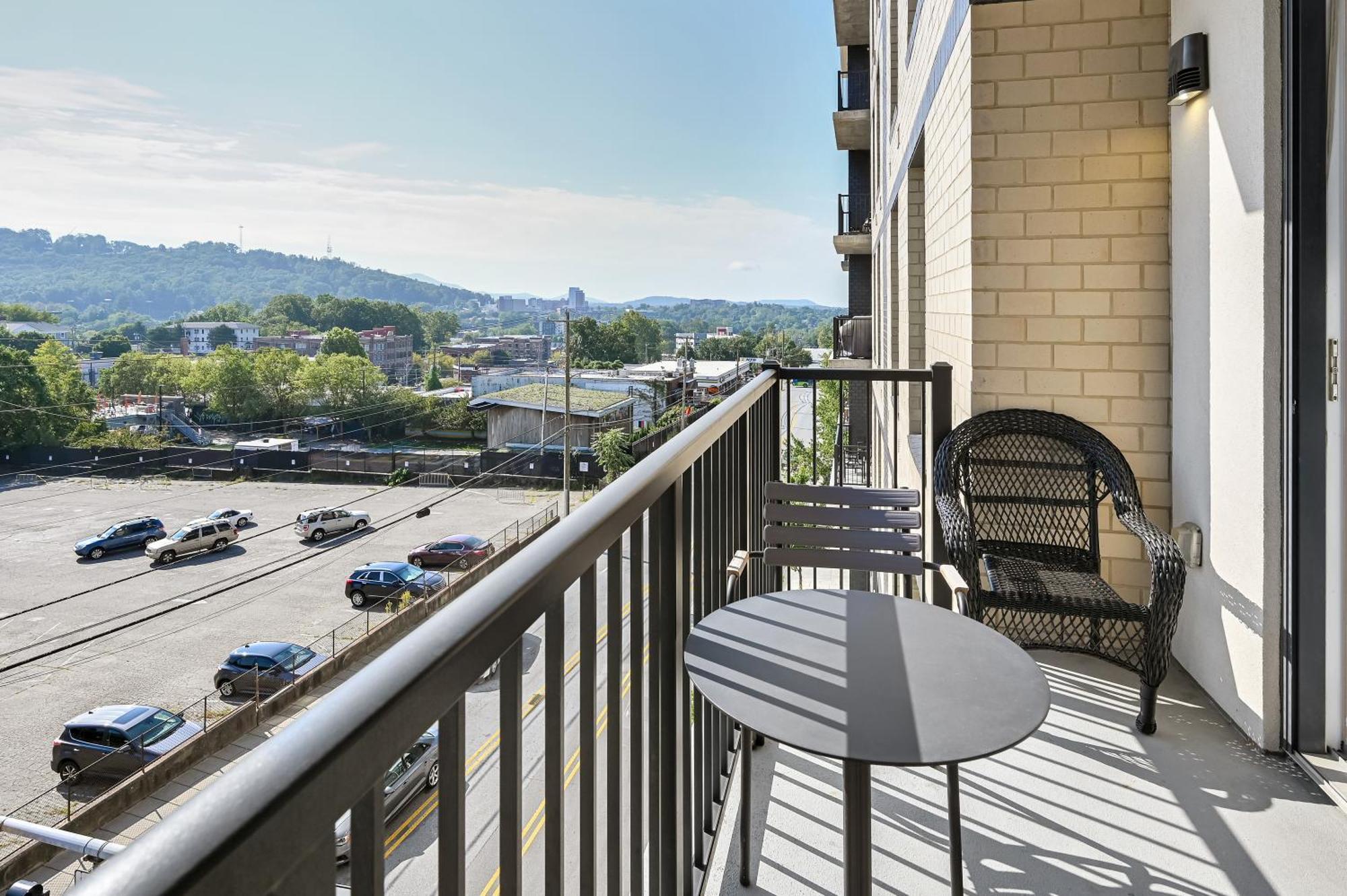 45 Asheland Avenue Unit 405 *