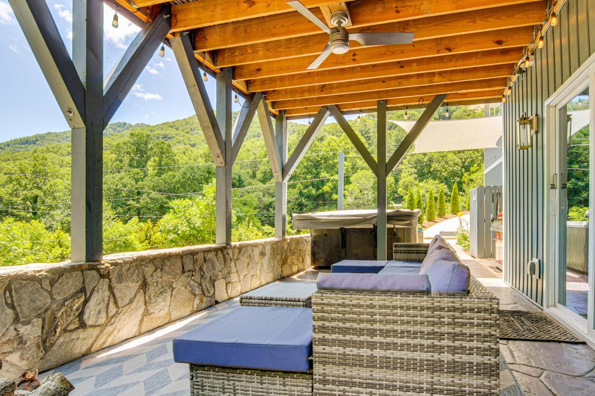 Apartment Comfy Vacation With Hot Tub! Asheville