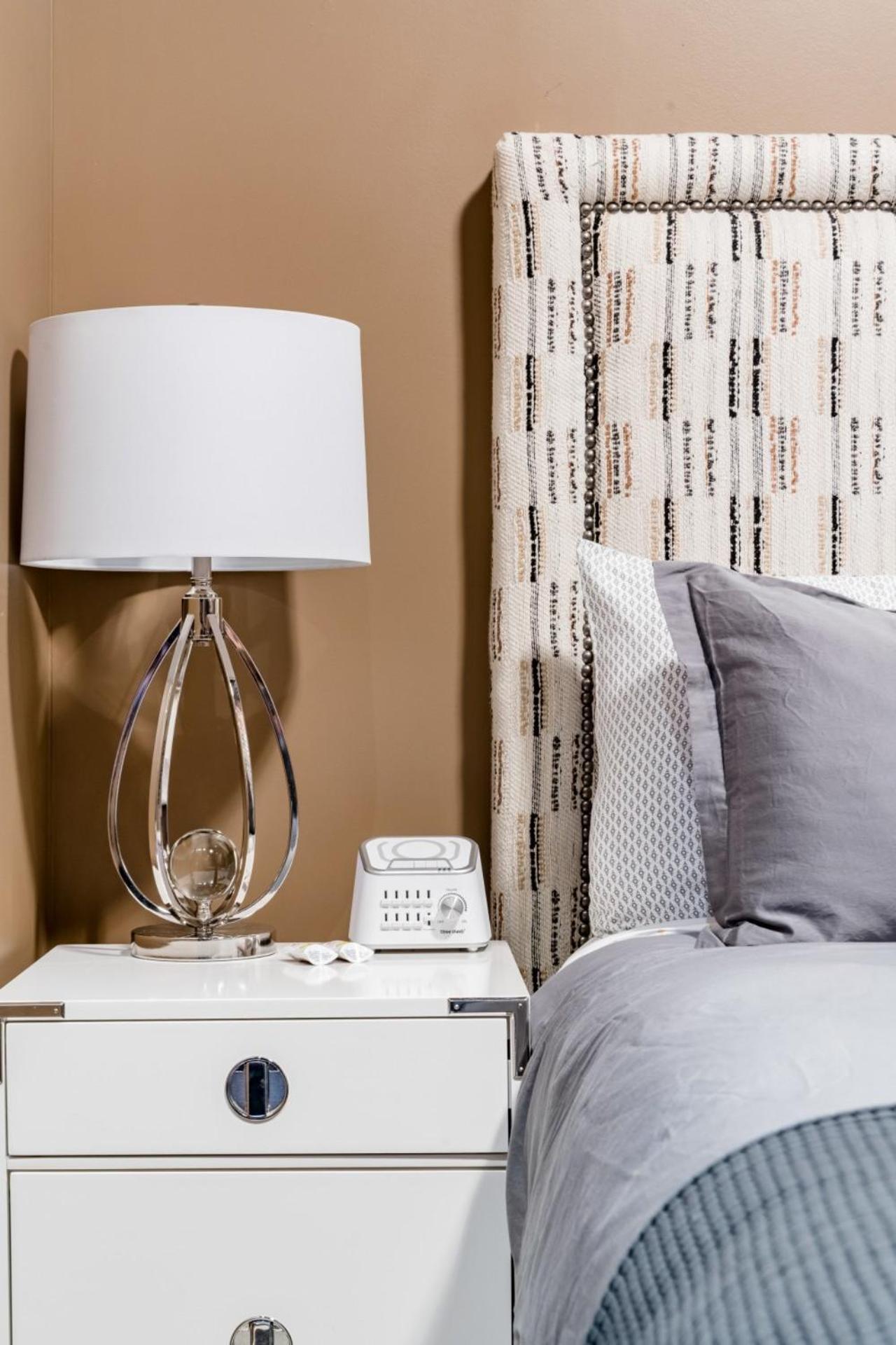 Apartment 80 Lex 204 Industrial Chic *
