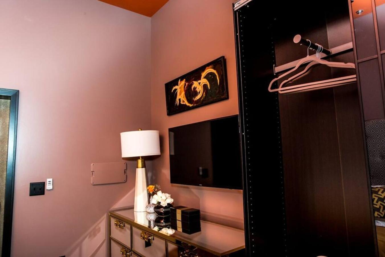 80 Lex 201 Exquisite Downtown