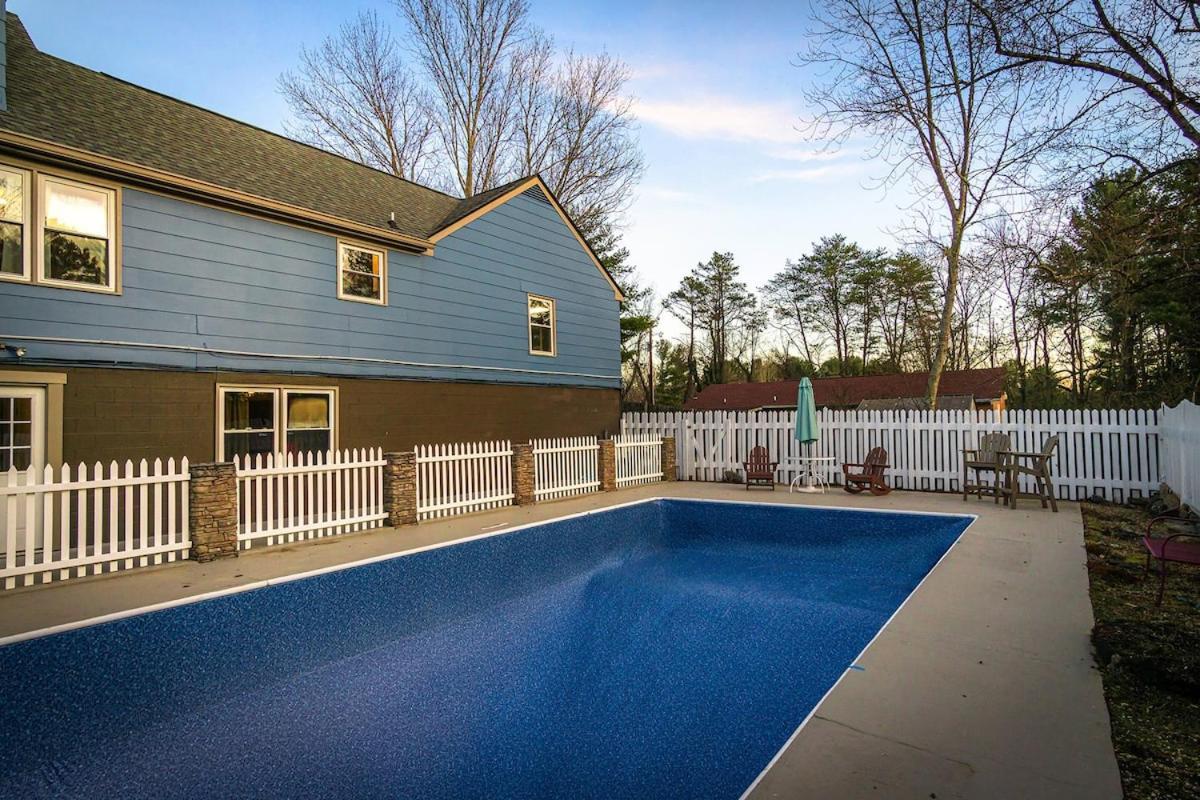 Holiday home 10 Mins To Dt Pool Hot Tub Game Asheville