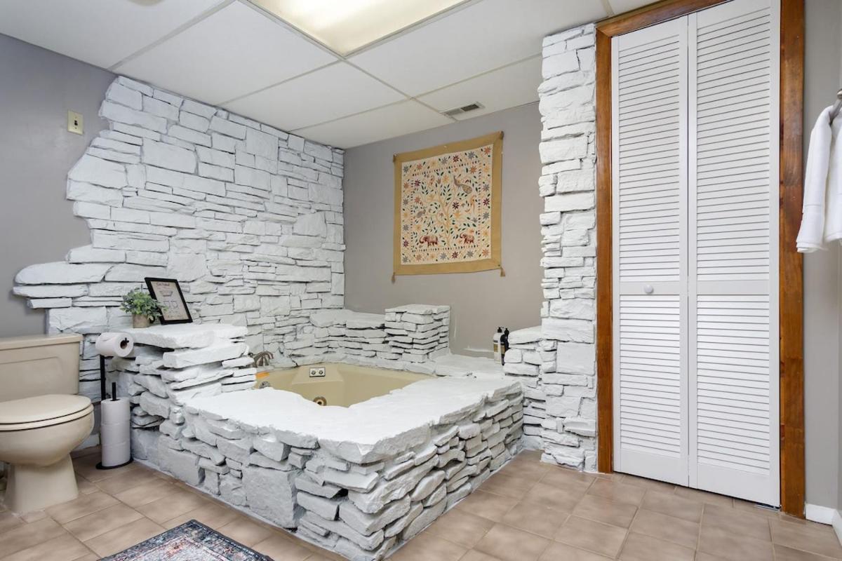 Holiday home 10 Mins To Dt Pool Hot Tub Game Asheville
