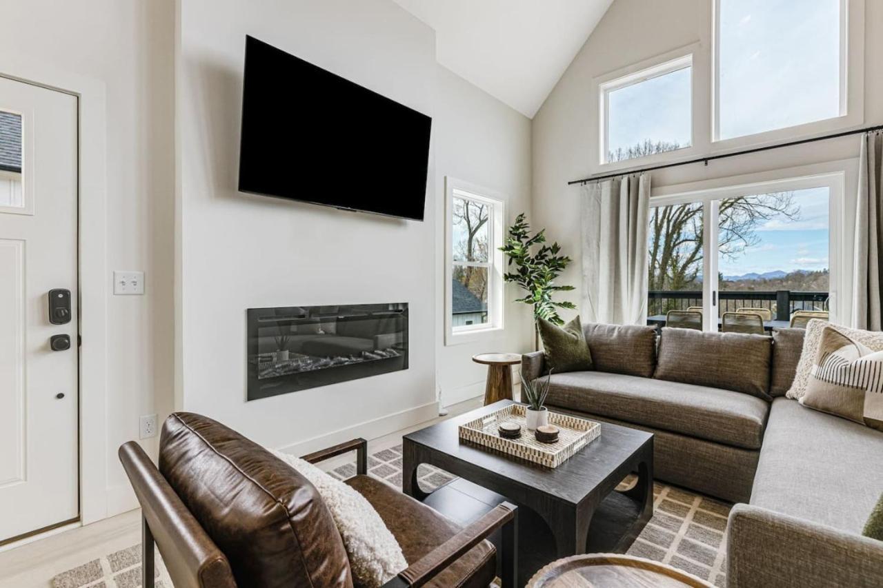 Holiday home New Biltmore Village 5 Bedroom Home, 2 Decks, Mtn Views Asheville