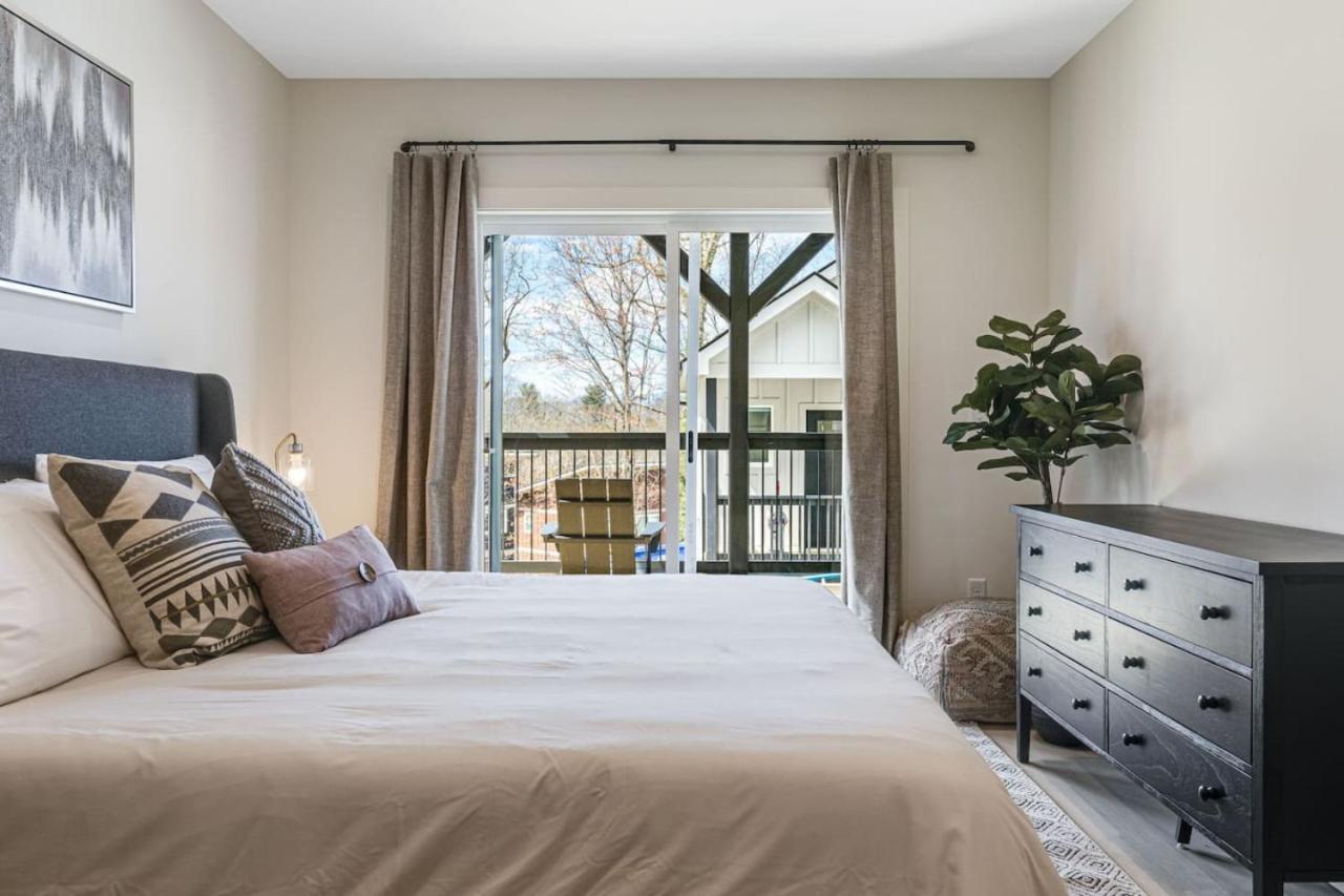 Holiday home New Beautiful With Mtn Views, 2 Decks, Walk To Biltmore Village *
