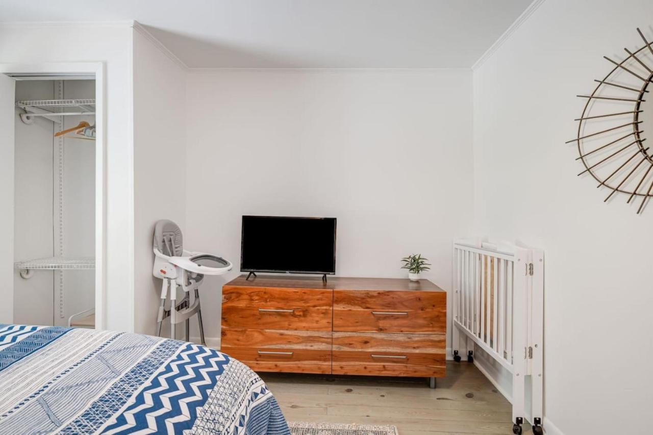 Holiday home 3 Bedroom Home, 5 Mins To Biltmore Village, Deck With Views