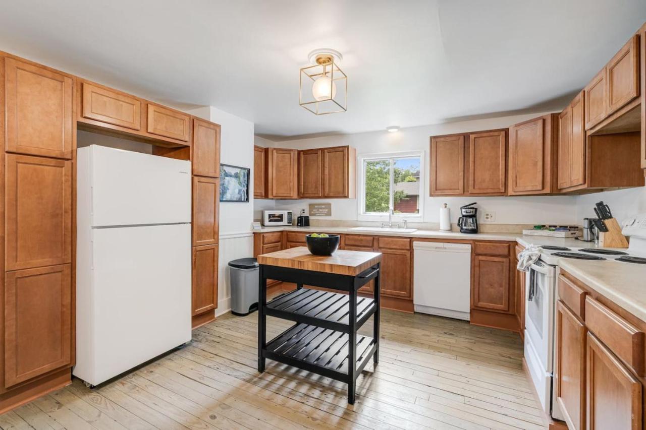 3 Bedroom Home, 5 Mins To Biltmore Village, Deck With Views