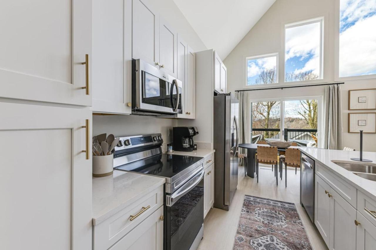 New Beautiful With Mtn Views, 2 Decks, Walk To Biltmore Village * Asheville