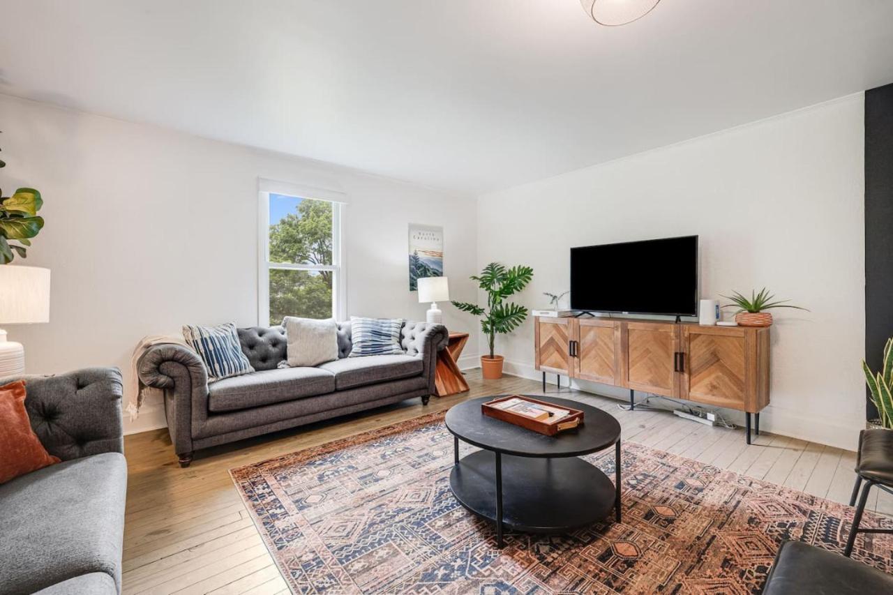 3 Bedroom Home, 5 Mins To Biltmore Village, Deck With Views *
