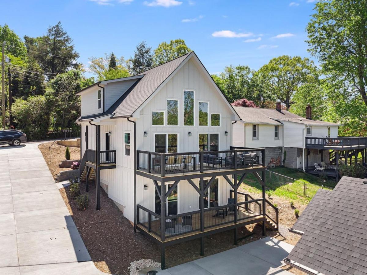 New Beautiful With Mtn Views, 2 Decks, Walk To Biltmore Village Holiday home