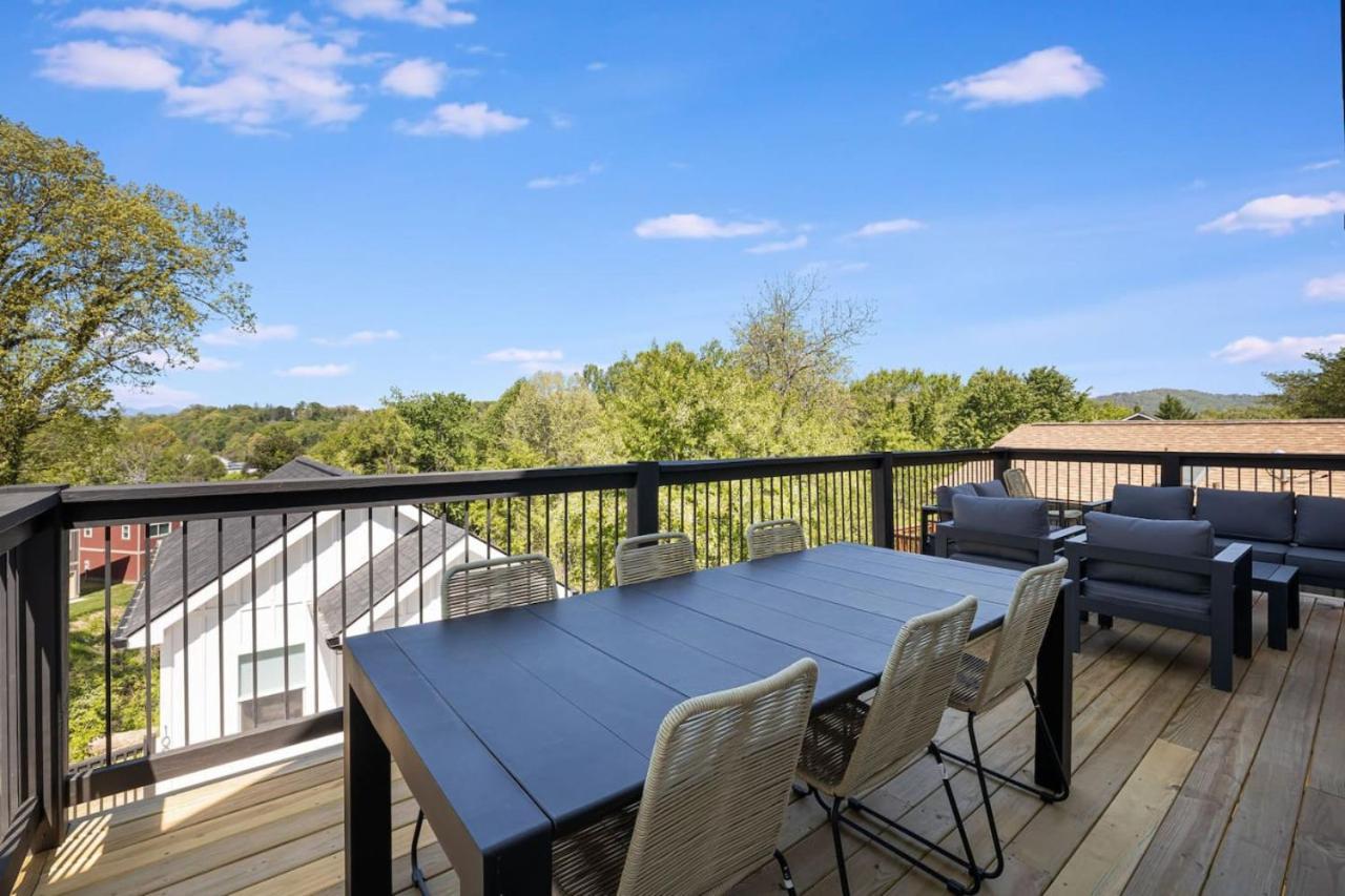 New Beautiful With Mtn Views, 2 Decks, Walk To Biltmore Village Holiday home