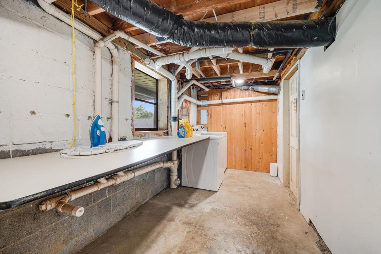 3 Bedroom Home, 5 Mins To Biltmore Village, Deck With Views