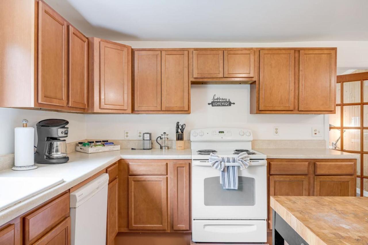 3 Bedroom Home, 5 Mins To Biltmore Village, Deck With Views *