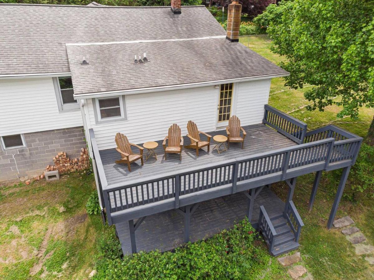 Holiday home 3 Bedroom Home, 5 Mins To Biltmore Village, Deck With Views *