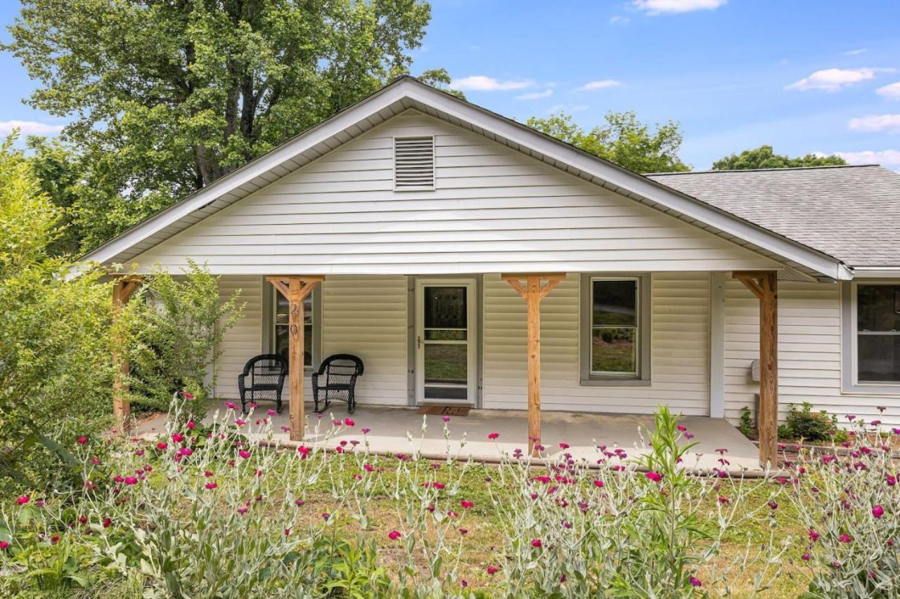 3 Bedroom Home, 5 Mins To Biltmore Village, Deck With Views *