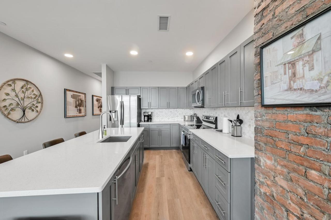 Downtown Luxe Apartment *