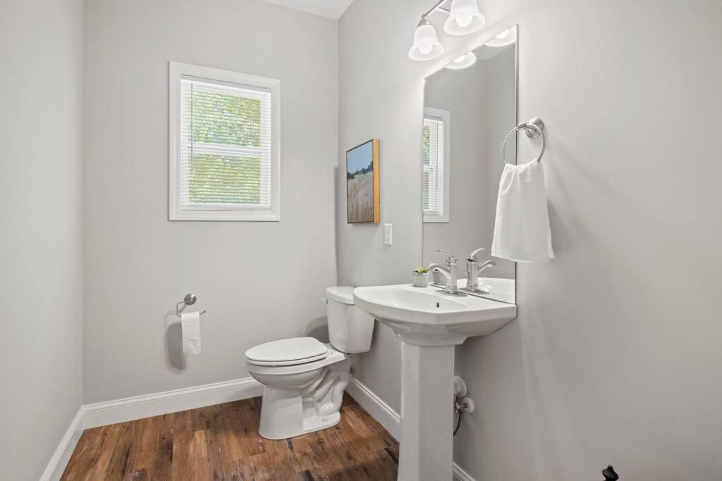 Water,power,wifi- 10 Min To Downtown Avl *