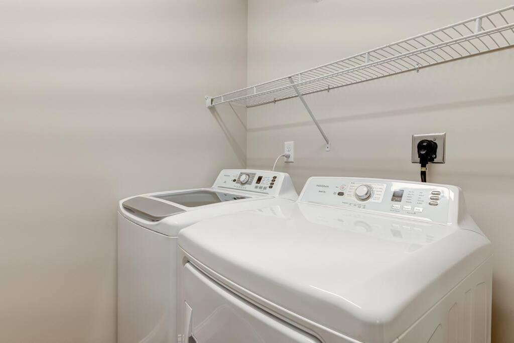 Water,power,wifi- 10 Min To Downtown Avl Holiday home