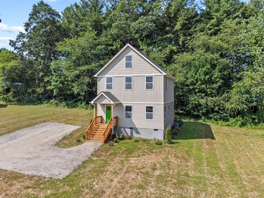 Water,power,wifi- 10 Min To Downtown Avl *