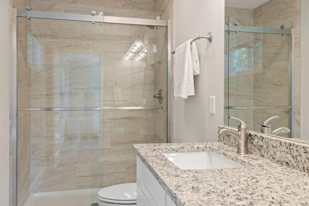Water,power,wifi- 10 Min To Downtown Avl *