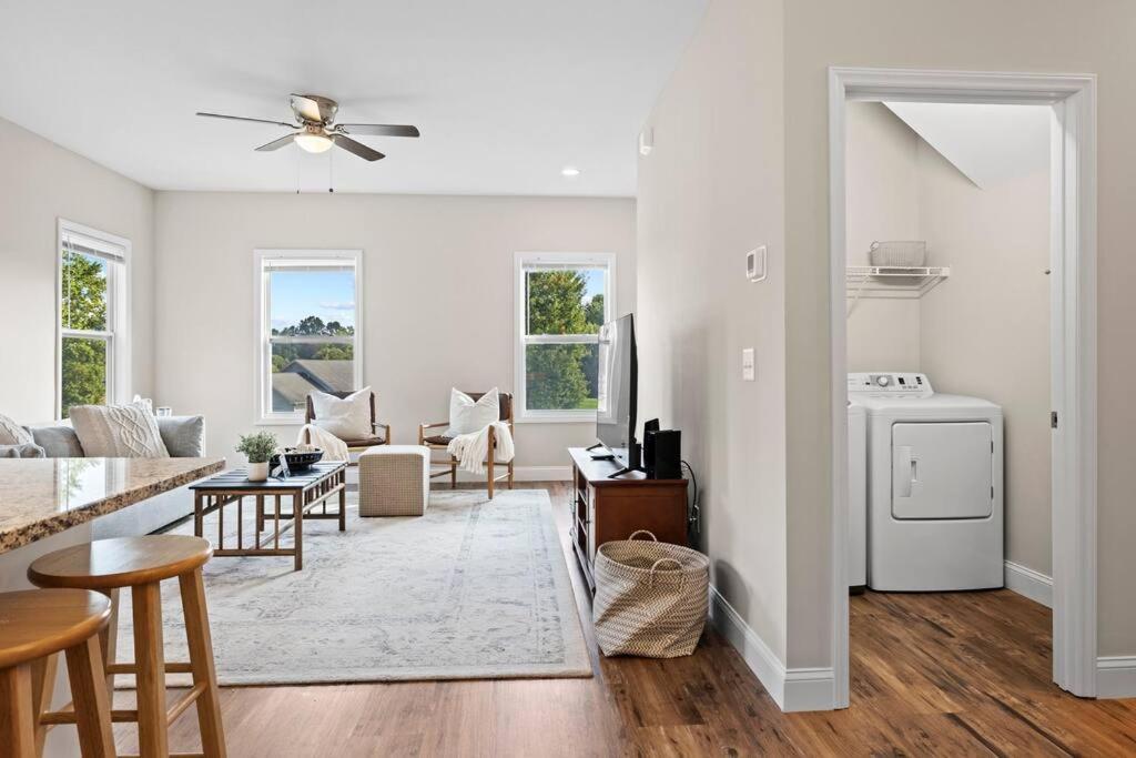 Water,power,wifi- 10 Min To Downtown Avl