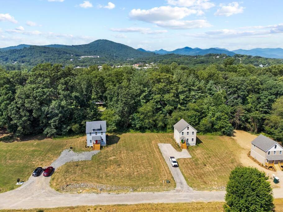 Holiday home Water,power,wifi- 10 Min To Downtown Avl