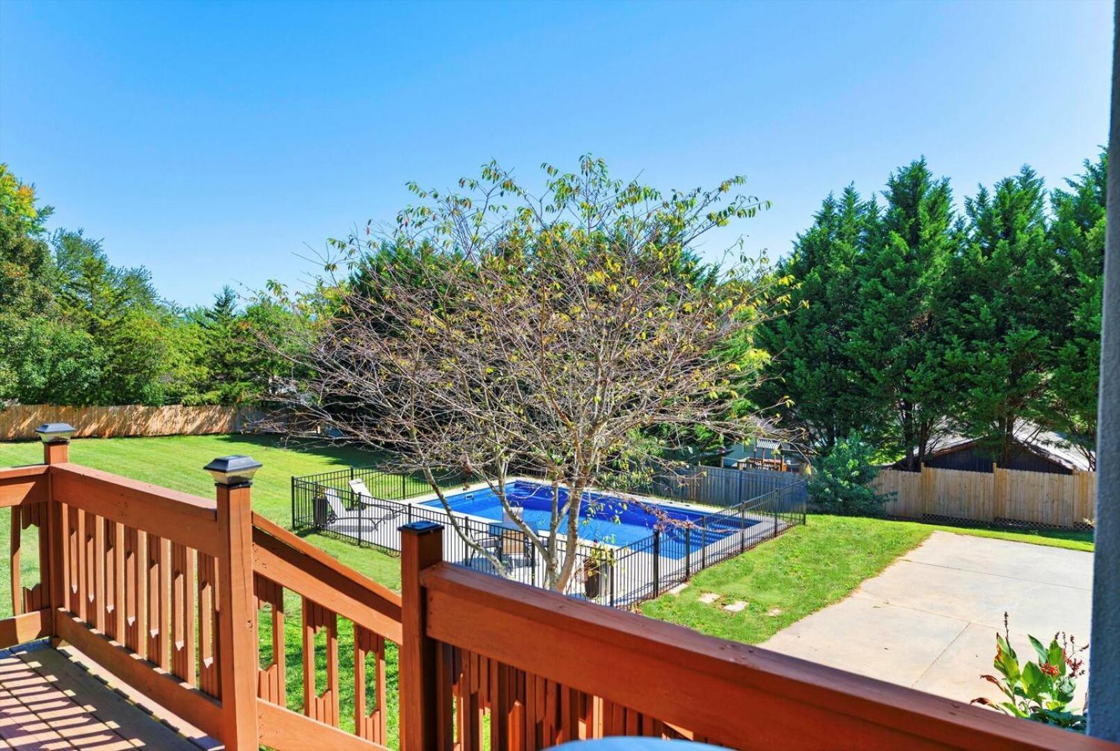 Premium Wifi! Luxurious In With Private Hot Tub! Asheville