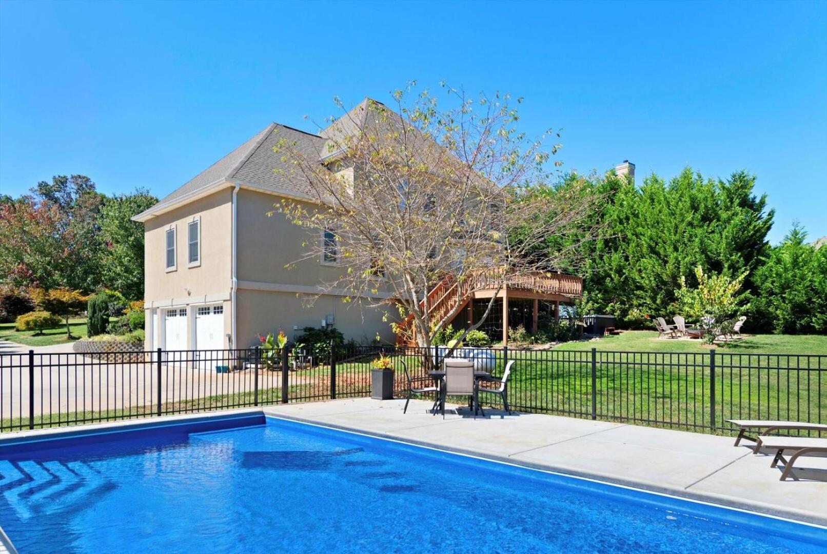 Premium Wifi! Luxurious In With Private Hot Tub! *